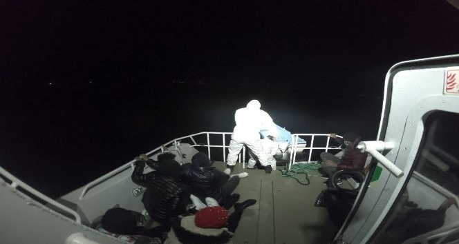 Balıkesir açıklarında 76 düzensiz göçmen kurtarıldı