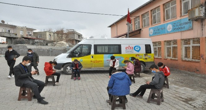 Şırnak’ta EBA Mobil Destek Aracı köy yollarında