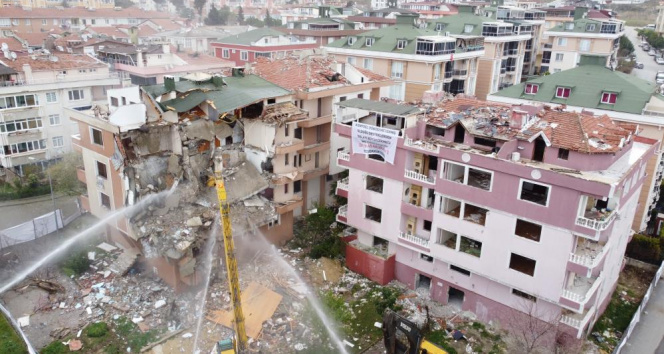 Büyükçekmece’de kentsel dönüşüm kapsamında 3 bina yıkılıyor