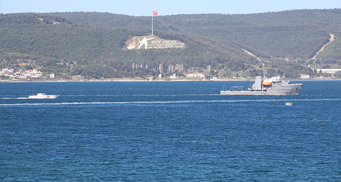 Romanya mayın arama gemisi Çanakkale Boğazı’ndan geçti