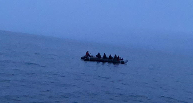 Ayvalık’ta Türk kara sularına itilen 30 Afrikalı mülteci kurtarıldı