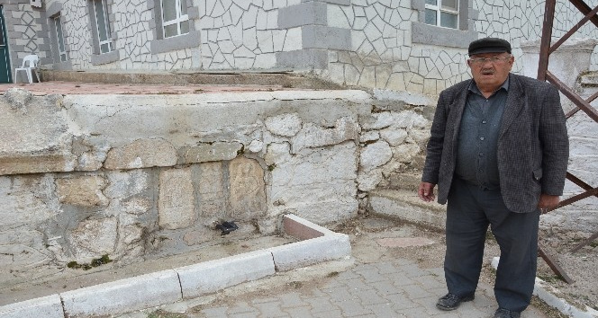 Duvarlarda bulunan 3 eser müzeye götürülürken 22 eser korumaya alındı