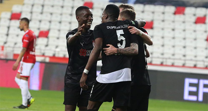 DG Sivasspor&#039;un serisi 10 maça yükseldi