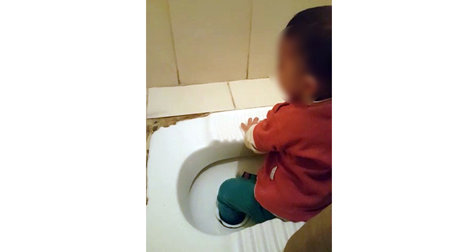Esenyurt’ta tuvalet deliğine ayağı sıkışan çocuğu itfaiye kurtardı