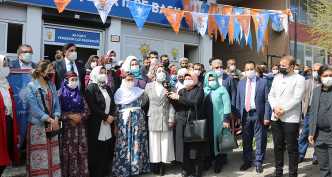 Diyarbakır&#039;da AK Parti&#039;ye dev katılım: 400 kişi AK Parti&#039;li oldu