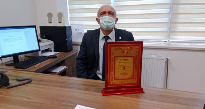 Ahi Evran Üniversitesi öğretim üyesi Aydın, ’Yaşam Boyu Başarı’ sertifikası aldı