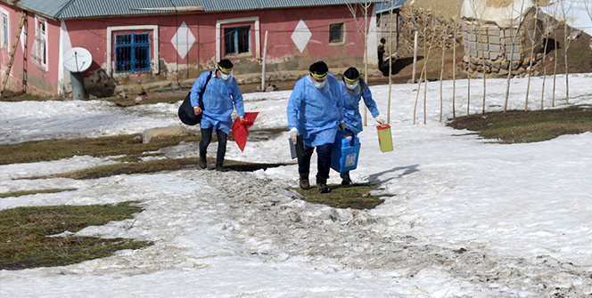 Sağlıkçıların nisan ayında karlı yollarda ‘aşı’ mesaisi