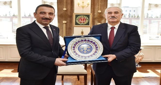 Siirt Valisi Osman Hacıbektaşoğlu, Yargıtay Birinci Başkanı Mehmet Akarca’yı ziyaret etti