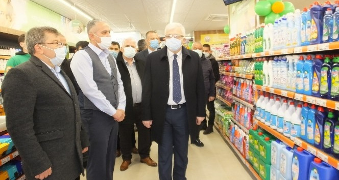 Tarım Kredi Kooperatifi Burhaniye’de market açtı