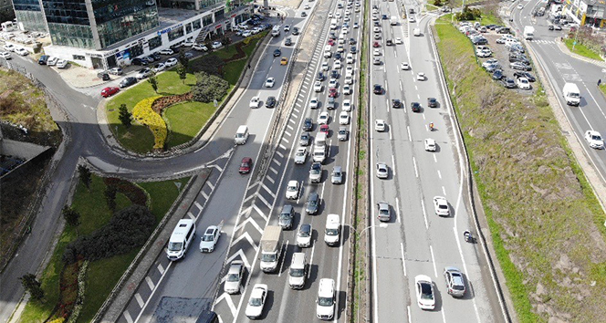 İstanbul’da kısıtlama öncesi trafik yoğunluğu erken başladı