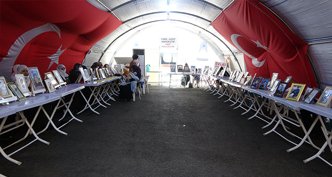 HDP önündeki aileler evlat nöbeti eylemine kararlılıkla devam ediyor