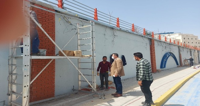 Mardin’de kavşaklar ve istinat duvarları süsleniyor