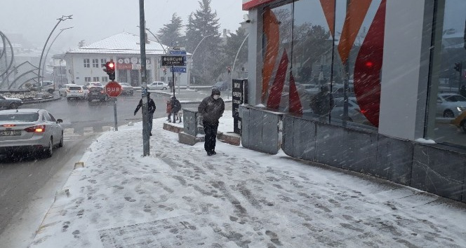Yozgat’ta kar yağışı etkili oluyor