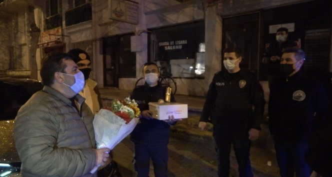 ‘Kavga var’ diye çağrılan polislere pasta sürprizi