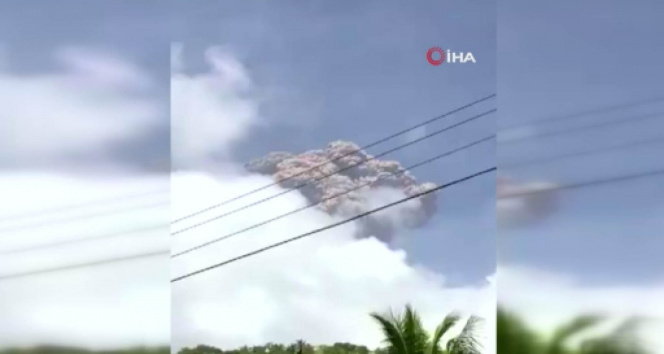 Karayipler’de La Soufriere Yanardağı tahliye çalışmaları sürerken patladı