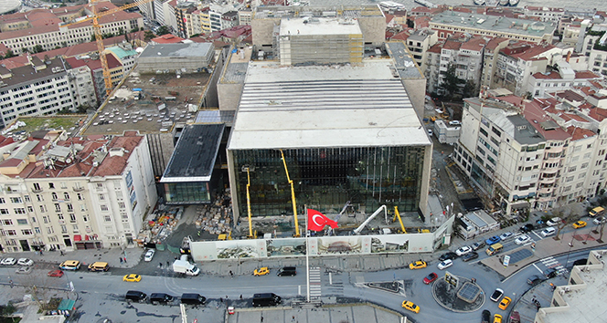 Atatürk Kültür Merkezi’ndeki dış cephe son halini alıyor