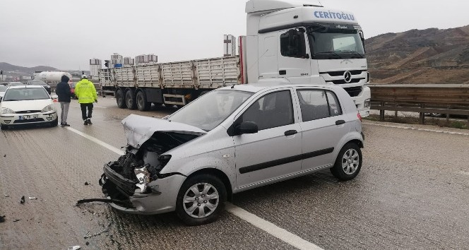 Kırıkkale’de iki otomobil çarpıştı: 2 yaralı