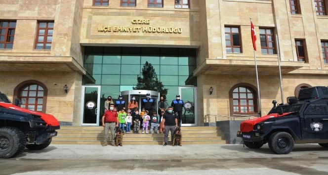 Cizre’de minik öğrenciler emniyet müdürlüğünü gezdi