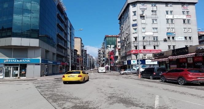 Cadde ve sokaklar boş kaldı
