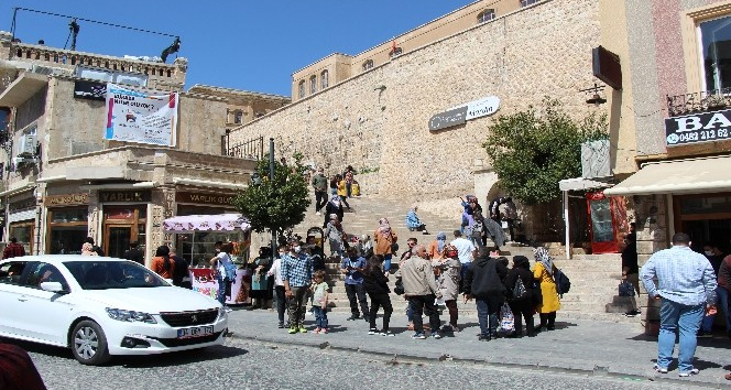 Mardin’de kısıtlama öncesi hafta sonu turizm yoğunluğu yaşanıyor