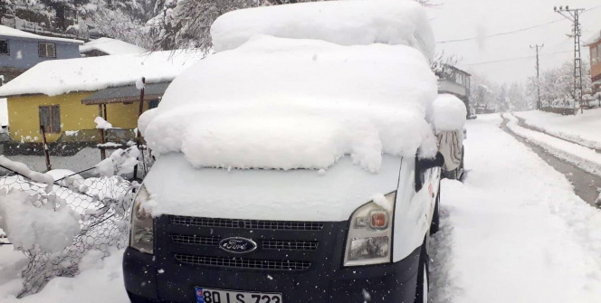 Lapa lapa yağan kar Osmaniye'nin yüksek kesimlerini beyaza bürüdü