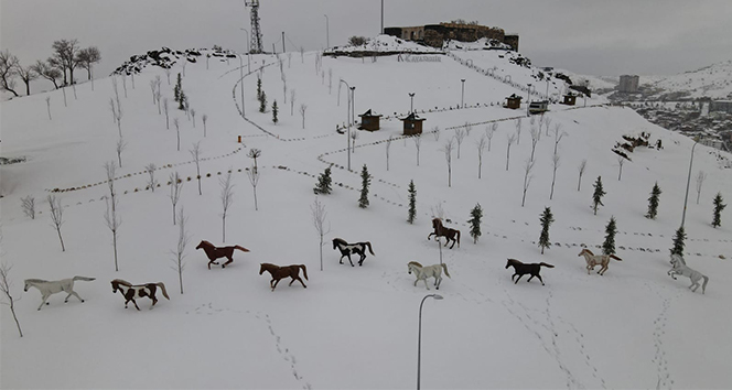 Nevşehir’de kar kalınlığı 42 cm olarak ölçüldü