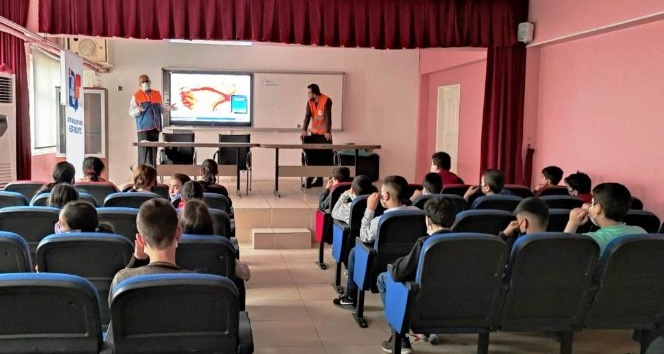 Cizre’de öğrencilere temel afet bilinci eğitimi verildi