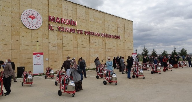 Mardin’de Hijyenik Sütler ve Yorulmayan Bedenler Projesi kapsamında süt sağım makineleri dağıtıldı