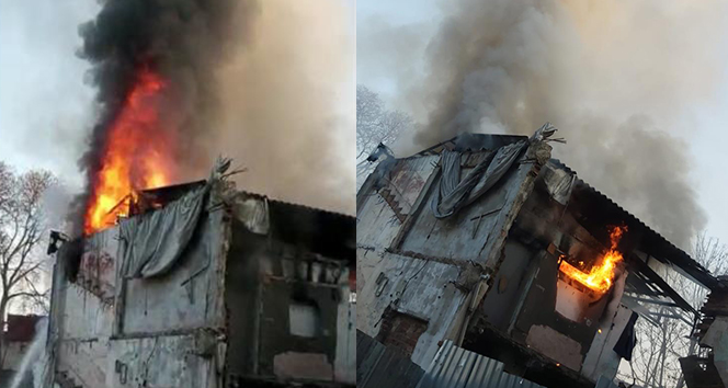 Fatih’te 2 katlı metruk ahşap bina alev alev yandı