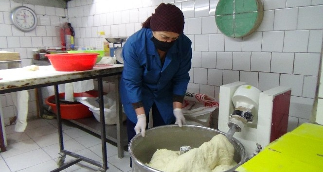 Annesinden öğrendiği ekmeği tüm Türkiye’ye gönderiyor
