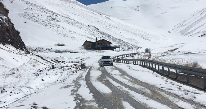 Erzurum’da kar sürprizi