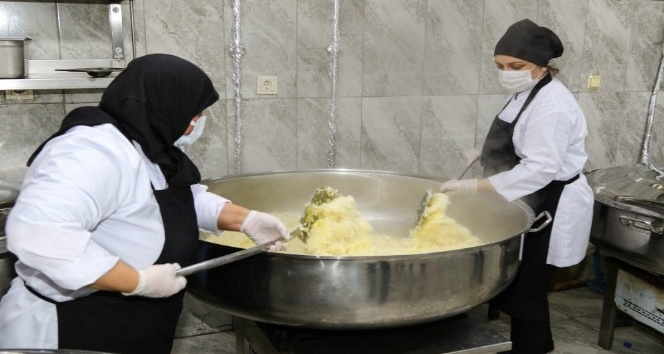 Ünye Belediyesi’nden 3 bin kişilik iftar yemeği