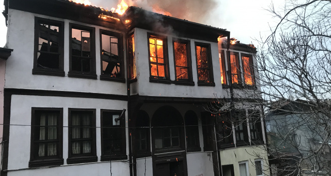 Bursa’da korkutan yangın: 1 kişi dumandan etkilendi, onlarca kedi kurtarıldı