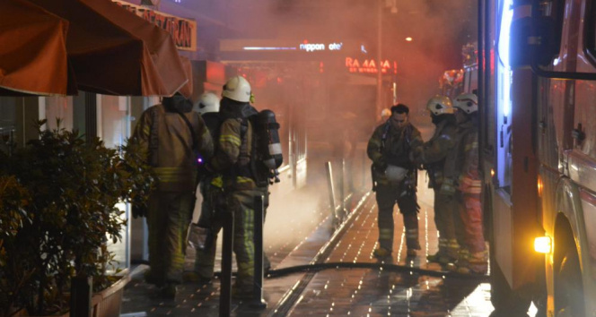 Taksim’deki restoranda çıkan yangın paniğe sebep oldu