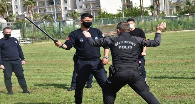 Tarsus’ta Zabıta ekiplerine ‘Yakın Savunma Teknikleri ve Biber Gazı’ kursu
