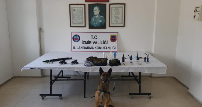 İzmir&#039;de jandarmadan 3 ilçede zehir baskınları: 18 gözaltı