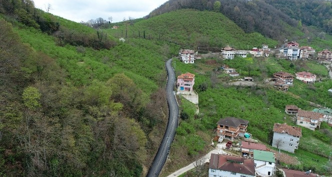 Fatsa’da 4 mahalleyi birbirine bağlayan yol sıcak asfalta kavuşuyor