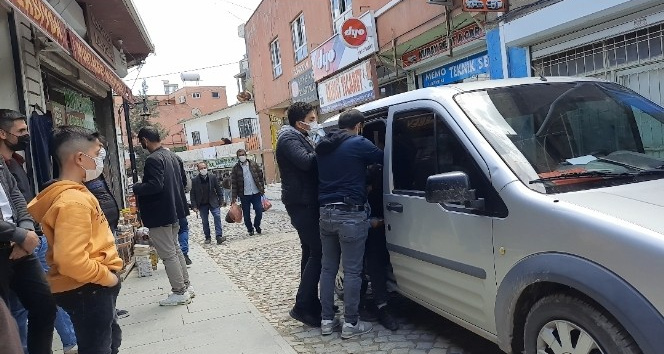 ’Oruçluyum’ diyerek duygu sömürüsü yapan dilenciyi polis enseledi