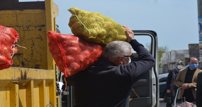 Ücretsiz soğan ve patates dağıtımı başladı