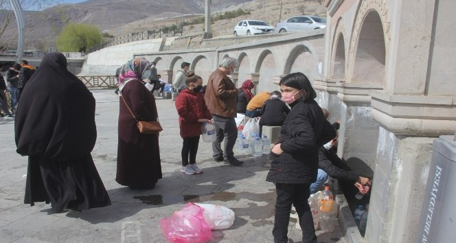 Erzincanlılar ’ekşisu’ ile iftar açıyor