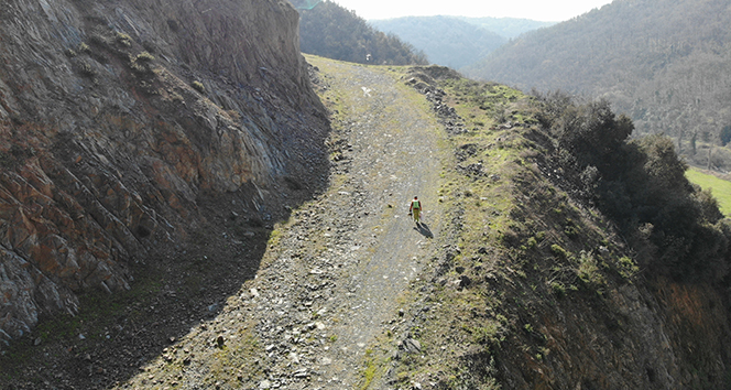 Base jump dünya rekortmeni Kuzey Marmara Otoyolu’ndan paraşütle atladı
