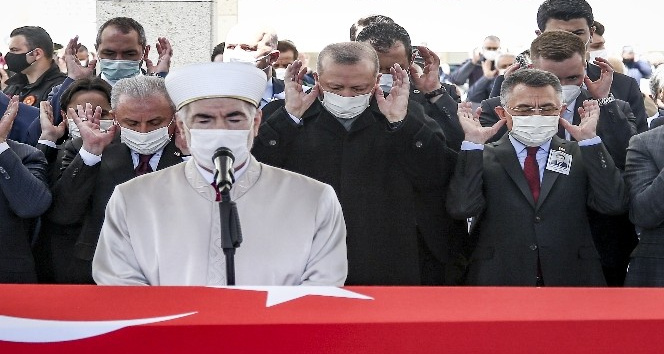 Eski Başbakan Yıldırım Akbulut son yolculuğuna uğurlanıyor