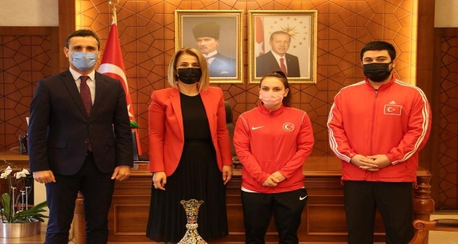 Avrupa Halter Şampiyonasında üçüncü olan Şaziye Erdoğan, Vali Becel’i ziyaret etti