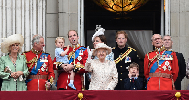 Prens Philip&#039;in cenaze töreninde Kraliçe yalnız oturacak