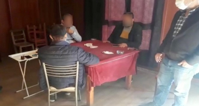 Osmaniye’de kumar oynayan 5 kişiye 25 bin lira ceza