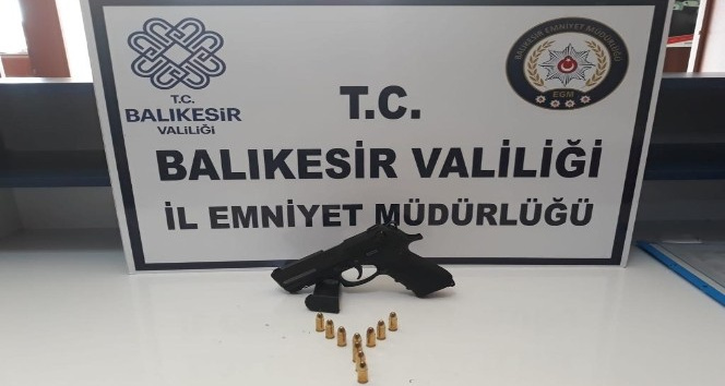 Balıkesir’de polis  ’Huzur’ operasyonlarında 25 kişiyi gözaltına aldı