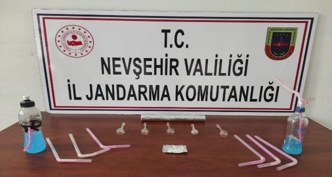 Jandarma uyuşturucudan 2 kişiyi yakaladı