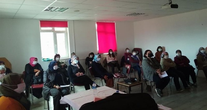 Isparta’da kadınlara kooperatifçilik eğitimi veriliyor