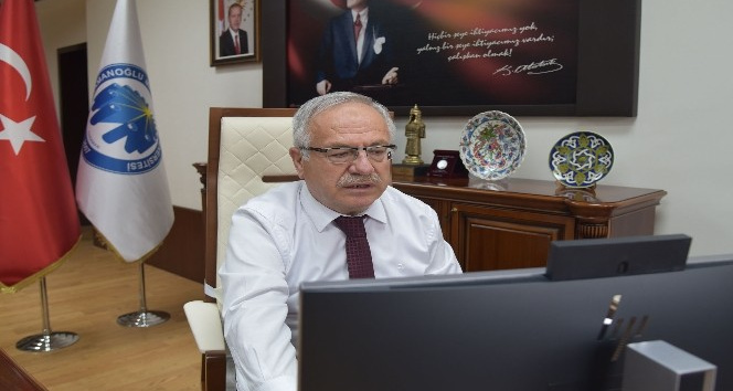 Rektör Ak, öğrencilerin sorularını cevapladı