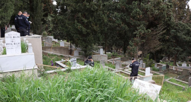 Dua etmek için gittiği aile mezarlığında kayıp oğlunun cesedini buldu